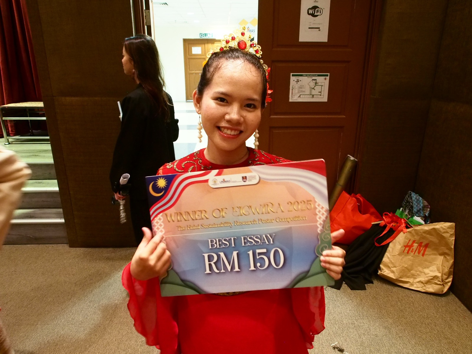 Juara Lomba Essay EICW 2025